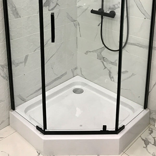 Душевой уголок AVS Трапеция 100x100 профиль черный матовый, стекло прозрачное